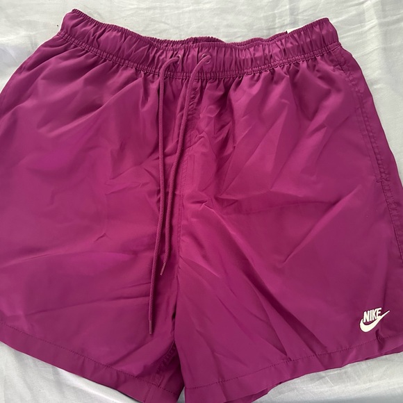 Nike Magenta Sports Shorts - Picture 1 of 3